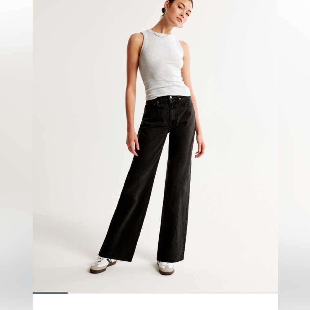 BRAND NEW Abercrombie Loose High Rise Jeans